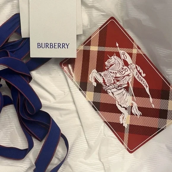 BNWT Burberry Quilted Crossbody Bag in Burgundy - Picture 12 of 13